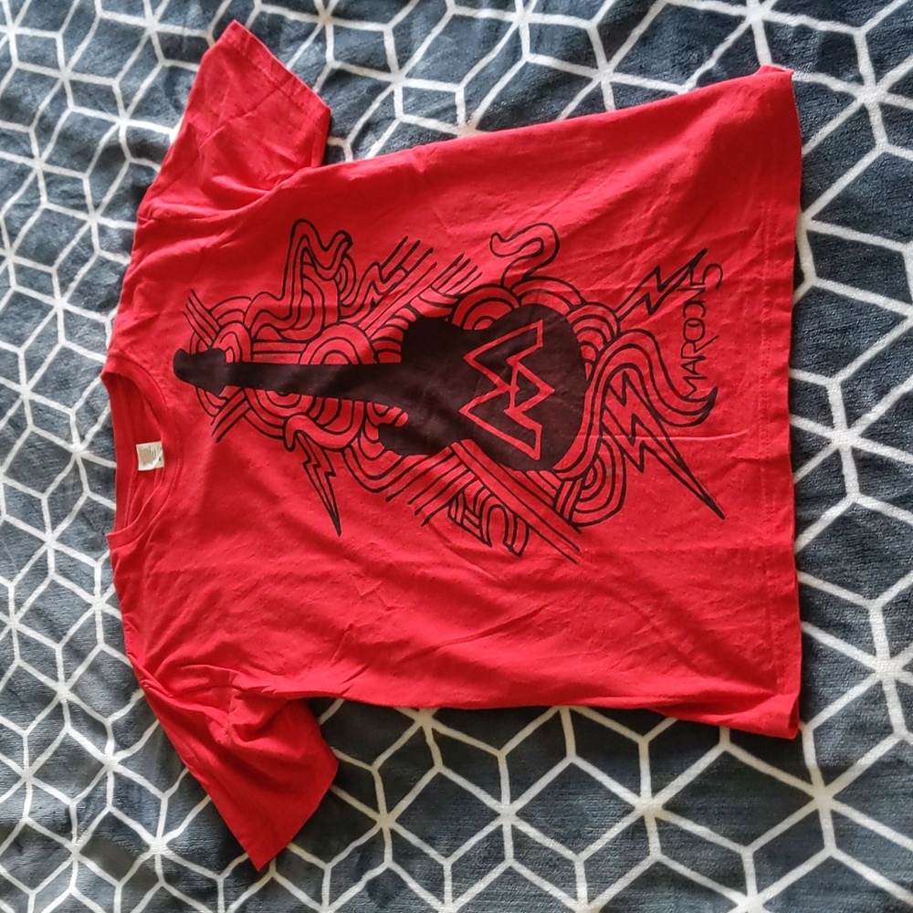 Maroon 5 tee mens medium